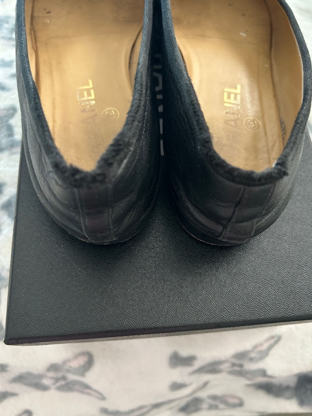 CHANEL Black Leather Cap-Toe Ballet Flats with Bow - Picture 7 of 7